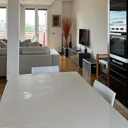Penthouse Suite - Skyline View Бусто-Арсизио Экстерьер фото