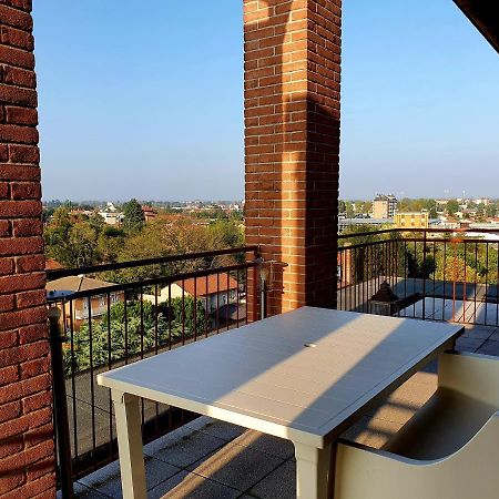 Penthouse Suite - Skyline View Бусто-Арсизио Экстерьер фото