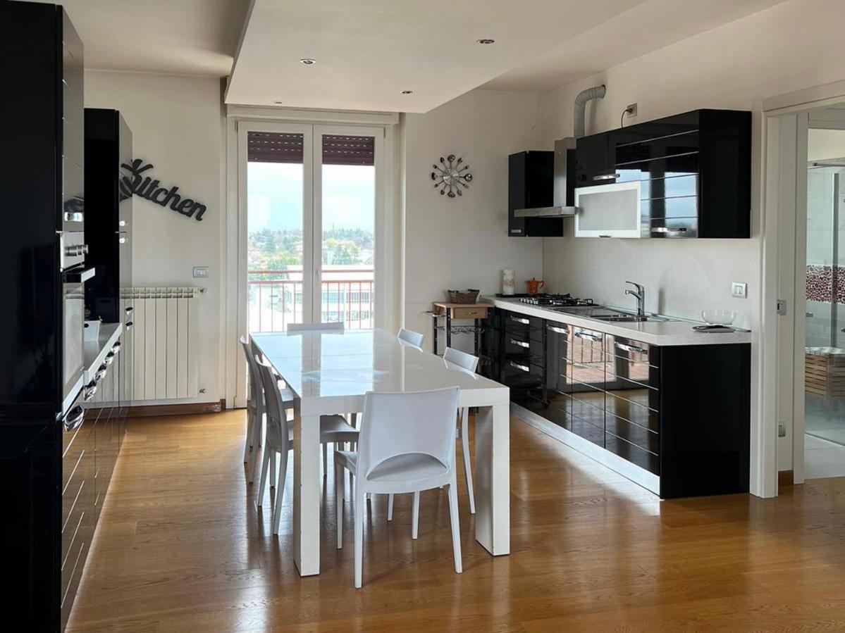 Penthouse Suite - Skyline View Бусто-Арсизио Экстерьер фото