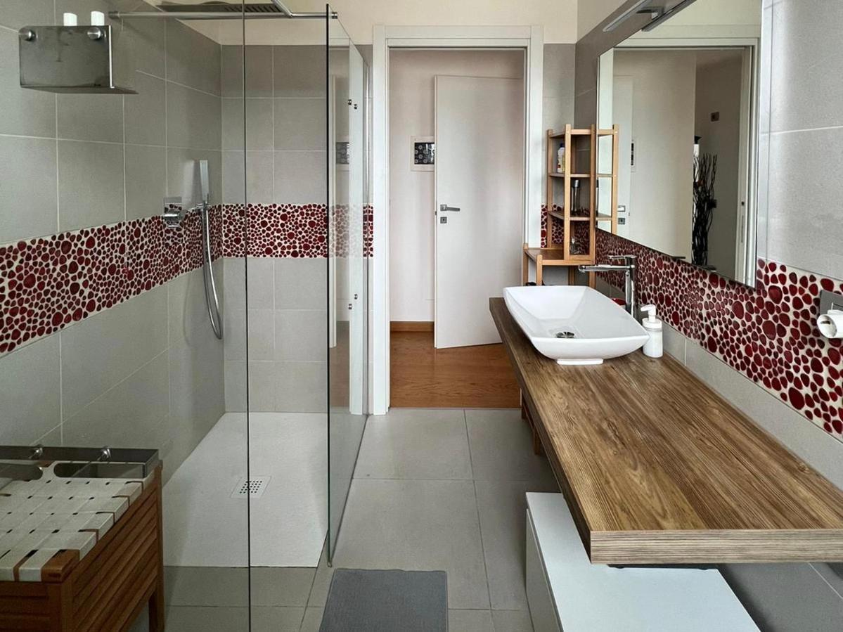 Penthouse Suite - Skyline View Бусто-Арсизио Экстерьер фото